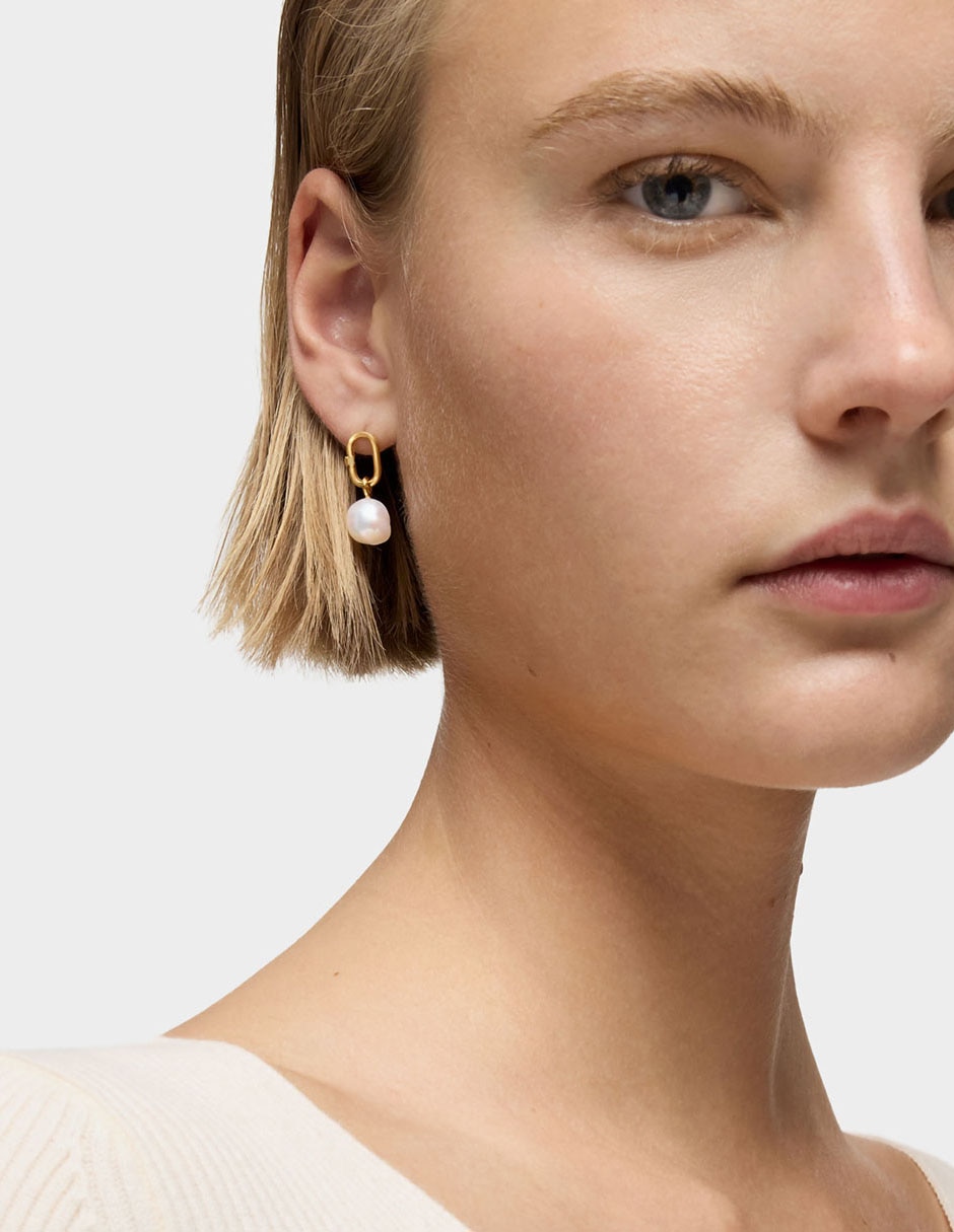 Aretes circulares Hold Oval de oro amarillo con acabado brillante perla 4