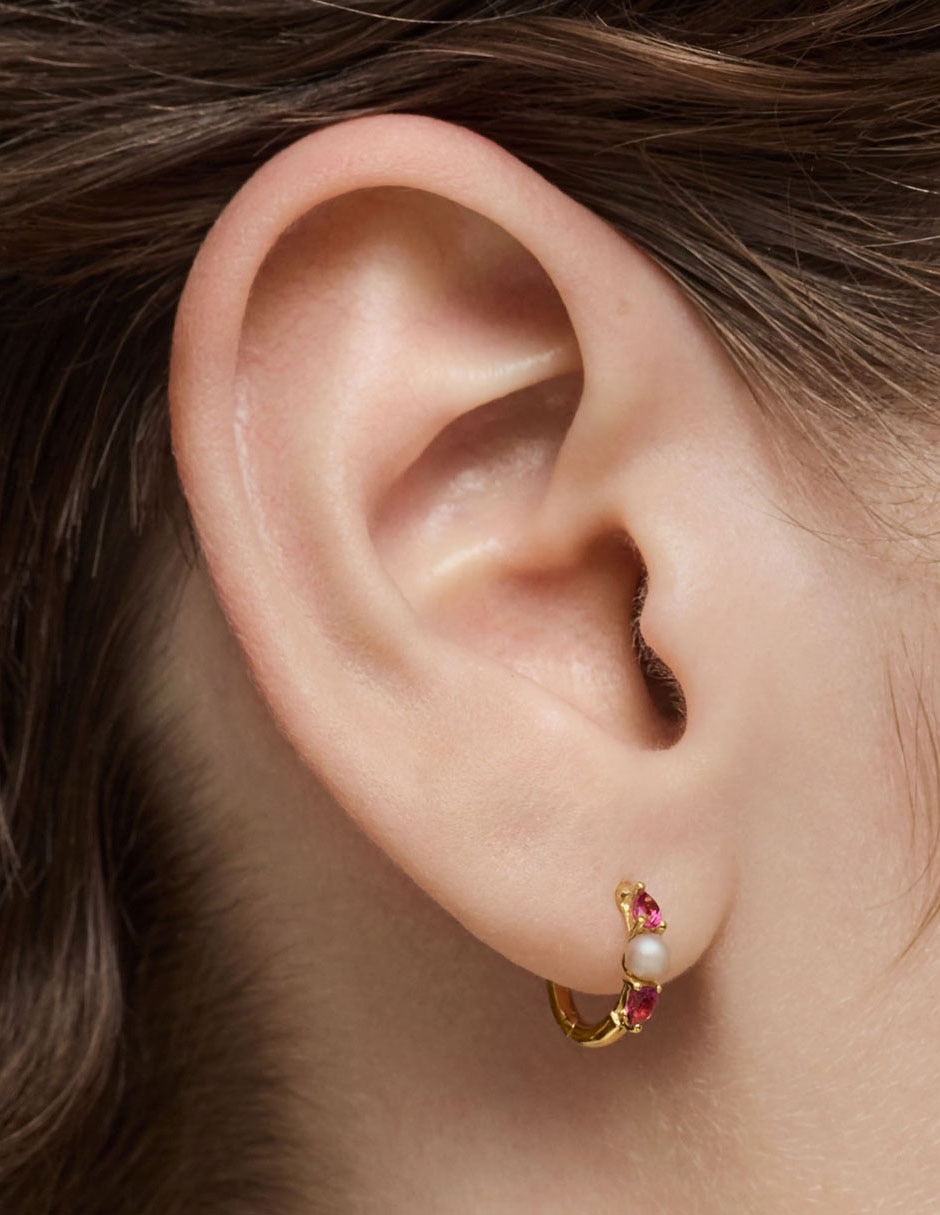 Aretes de aro Ivette de oro blanco con acabado brillante perla 6