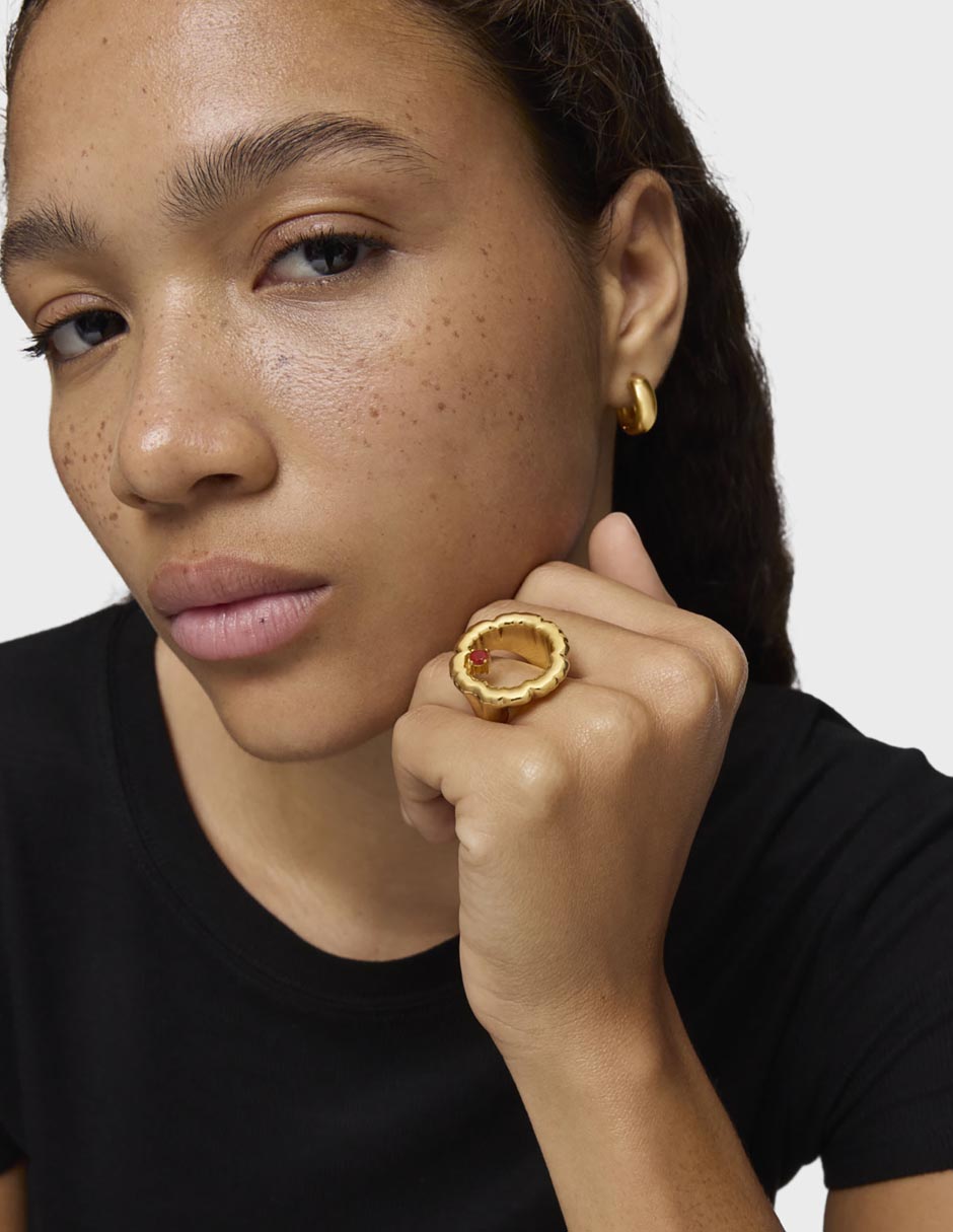 Anillo con gema de flor Cachito Mío de plata P 925 cornalina con acabado baño de oro 3