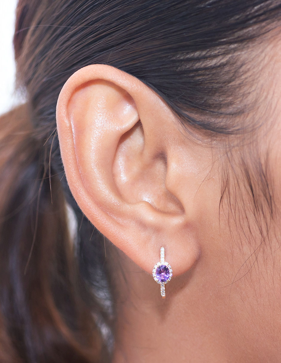 Aretes de aro circulares de oro amarillo con acabado pavé diamante y amatista 3