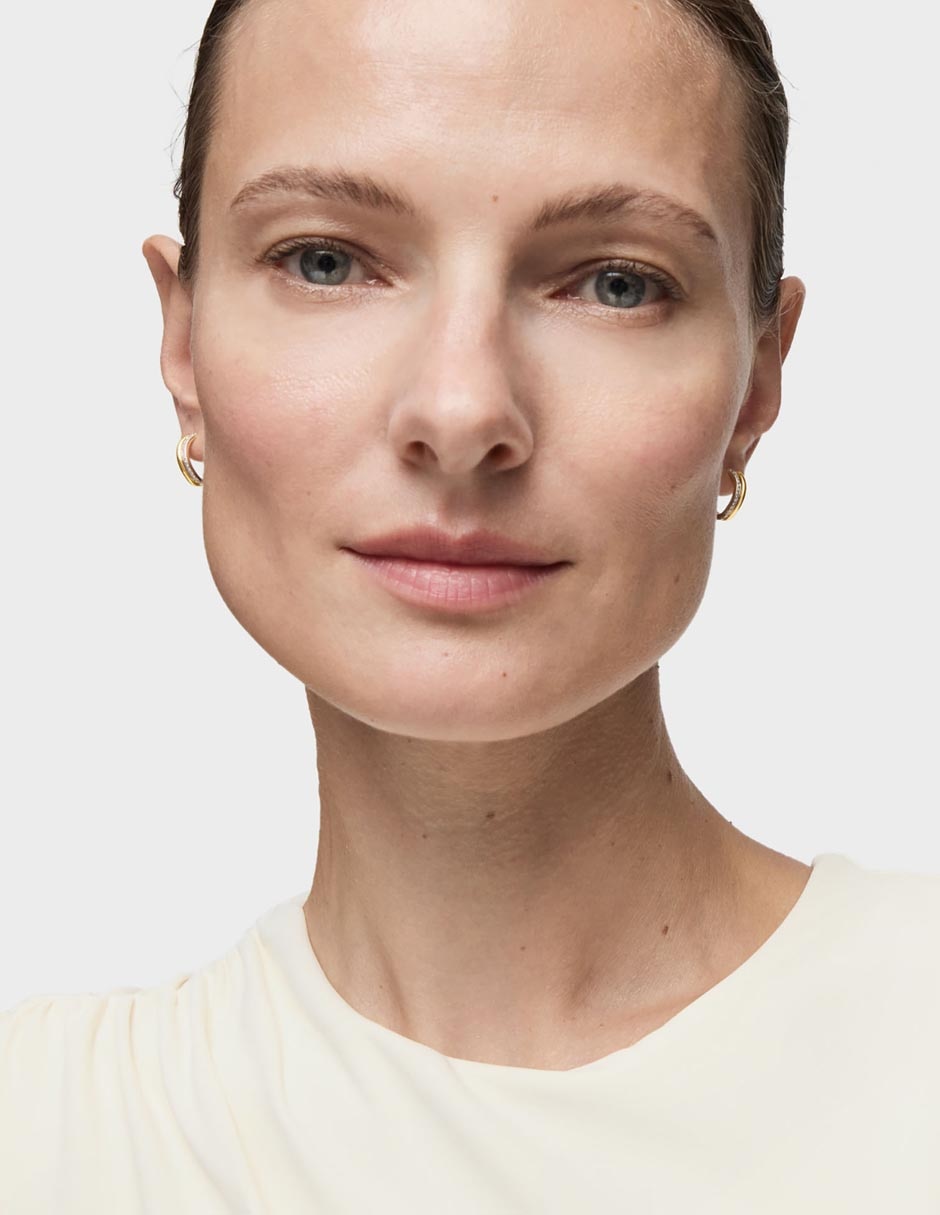 Aretes de aro circulares New Hav de oro amarillo con acabado pavé diamante 4
