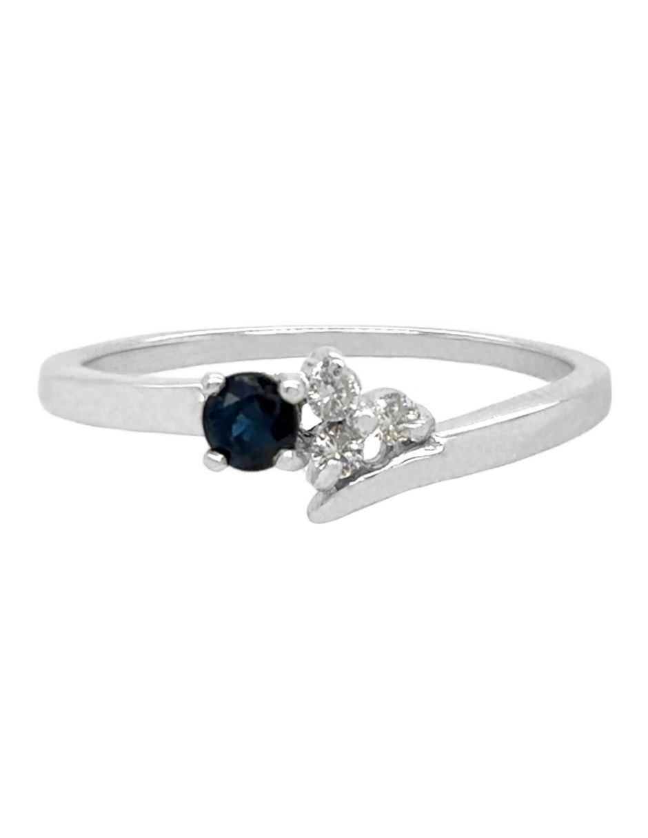 Anillo 14 k de oro blanco zafiro y diamante pulido