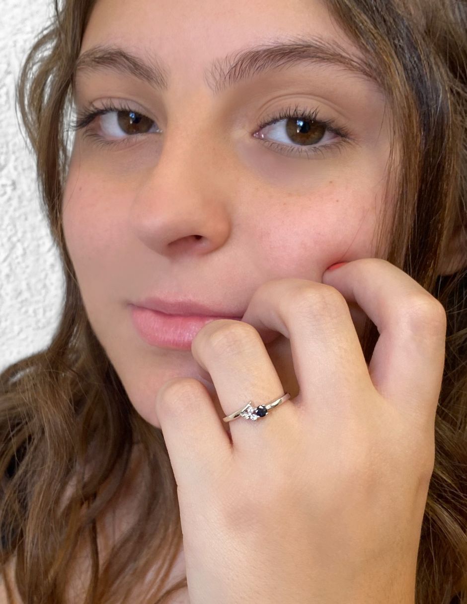 Anillo 14 k de oro blanco zafiro y diamante pulido 4