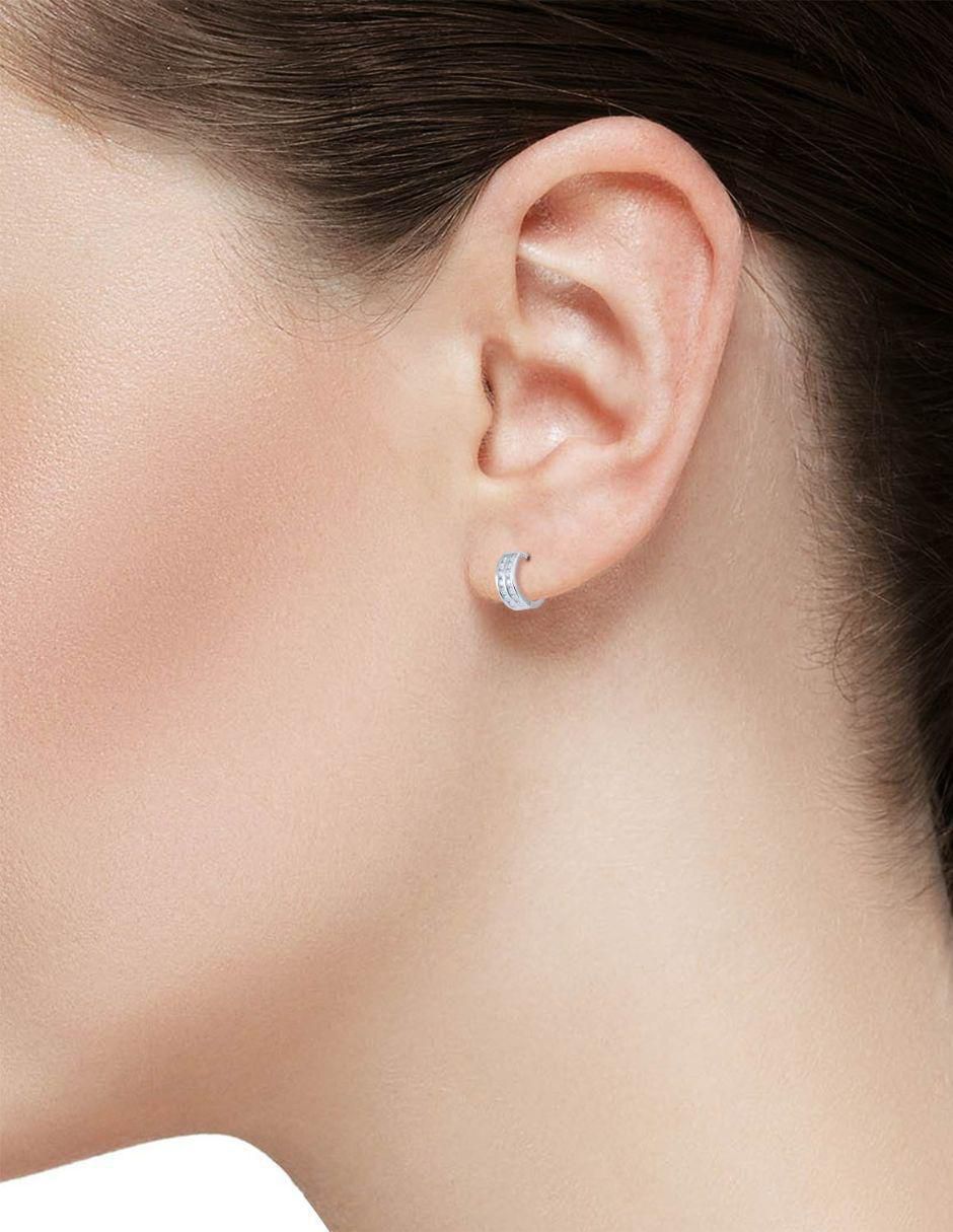 Arracadas de oro blanco con acabado brillante zirconia 3