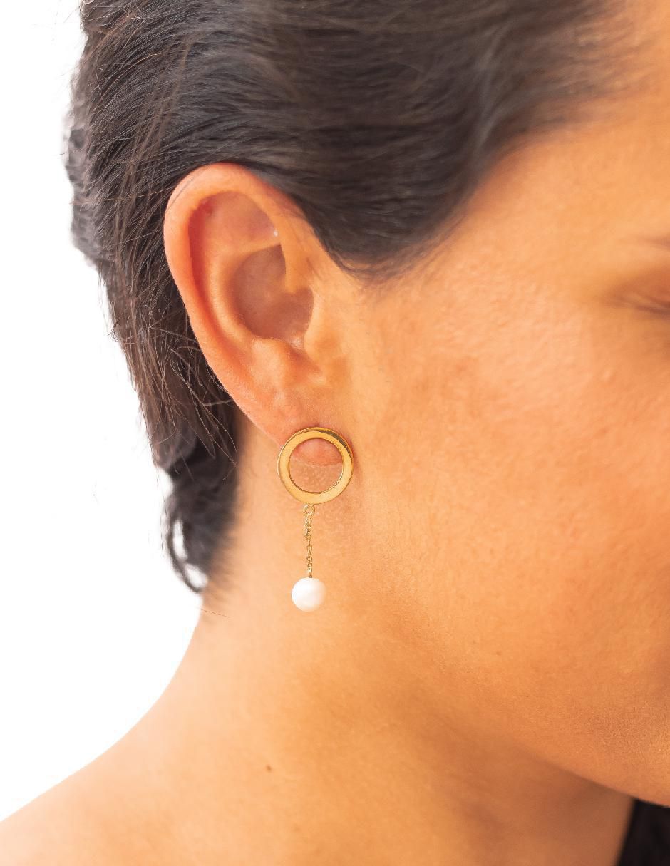 Aretes circulares Somos Uno de plata P 925 con acabado baño de oro perla de agua 3