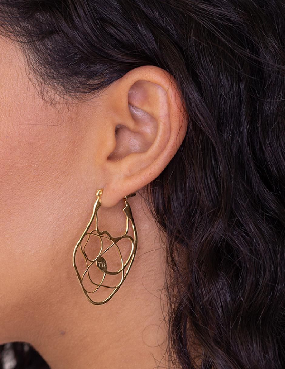 Aretes circulares Flowing With Nature de plata P 925 con acabado baño de oro 4