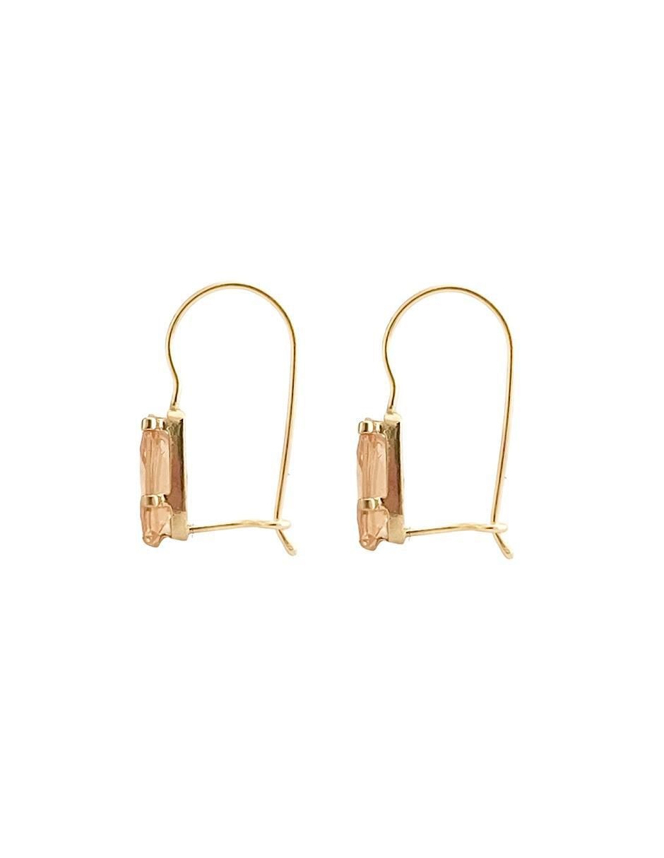 Aretes rectangulares de oro con acabado brillante zirconia