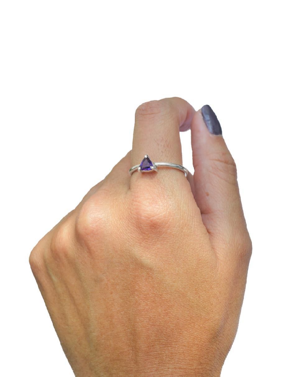 Anillo con gema triangular Destellos de la tierra P 925 de plata amatista pavé 5