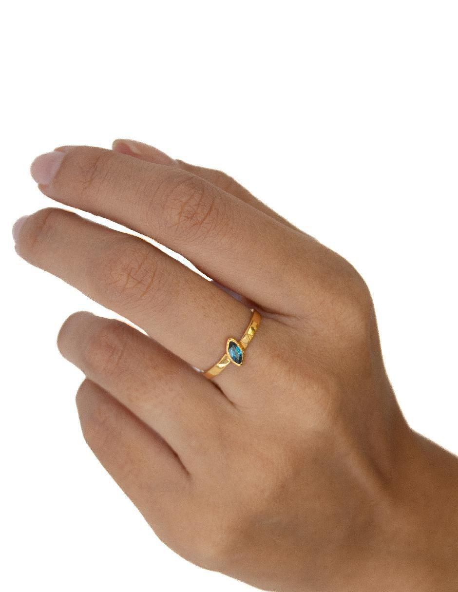 Anillo con gema de rombo Destellos de la Tierra de plata P 925 topacio azul de londres con acabado baño de oro 5