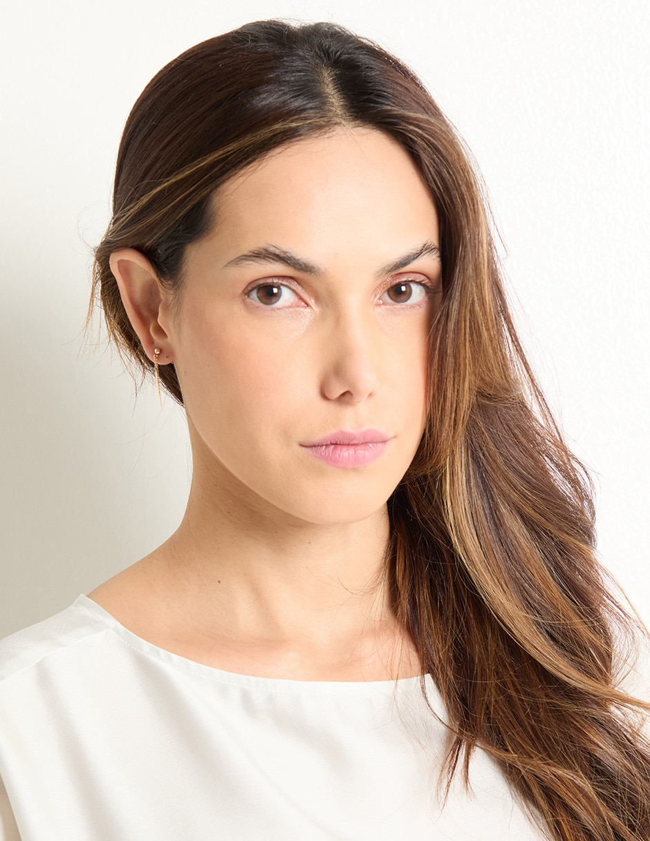 Aretes cortos de oro 14 k con acabado pulido 4