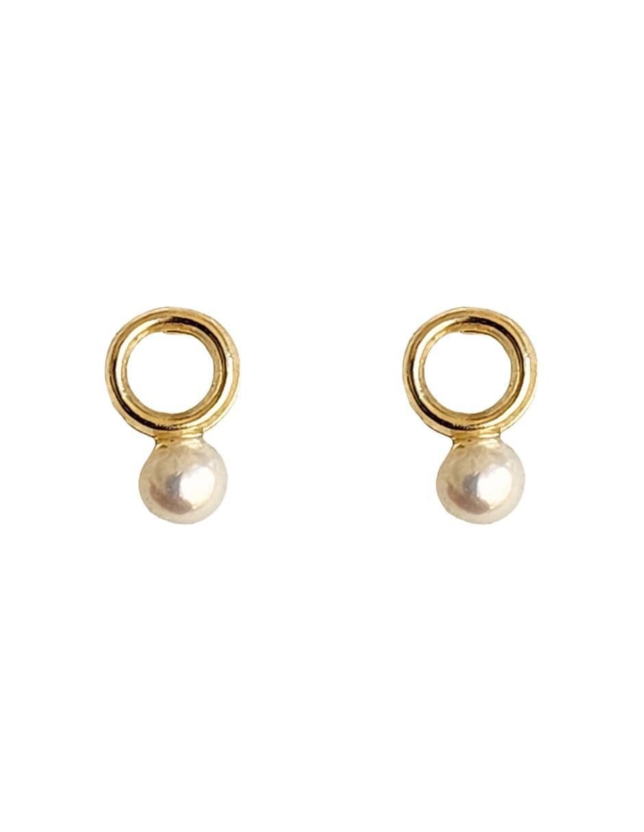 Broqueles circulares de oro amarillo con acabado brillante perla