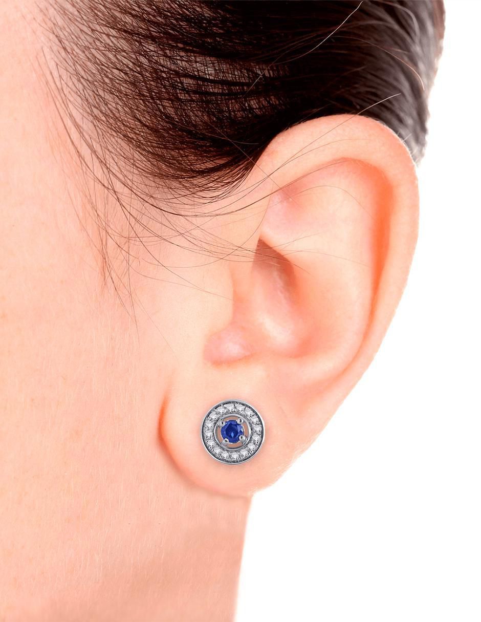 Aretes redondos Clara de oro blanco con acabado pavé zafiro y diamante 3