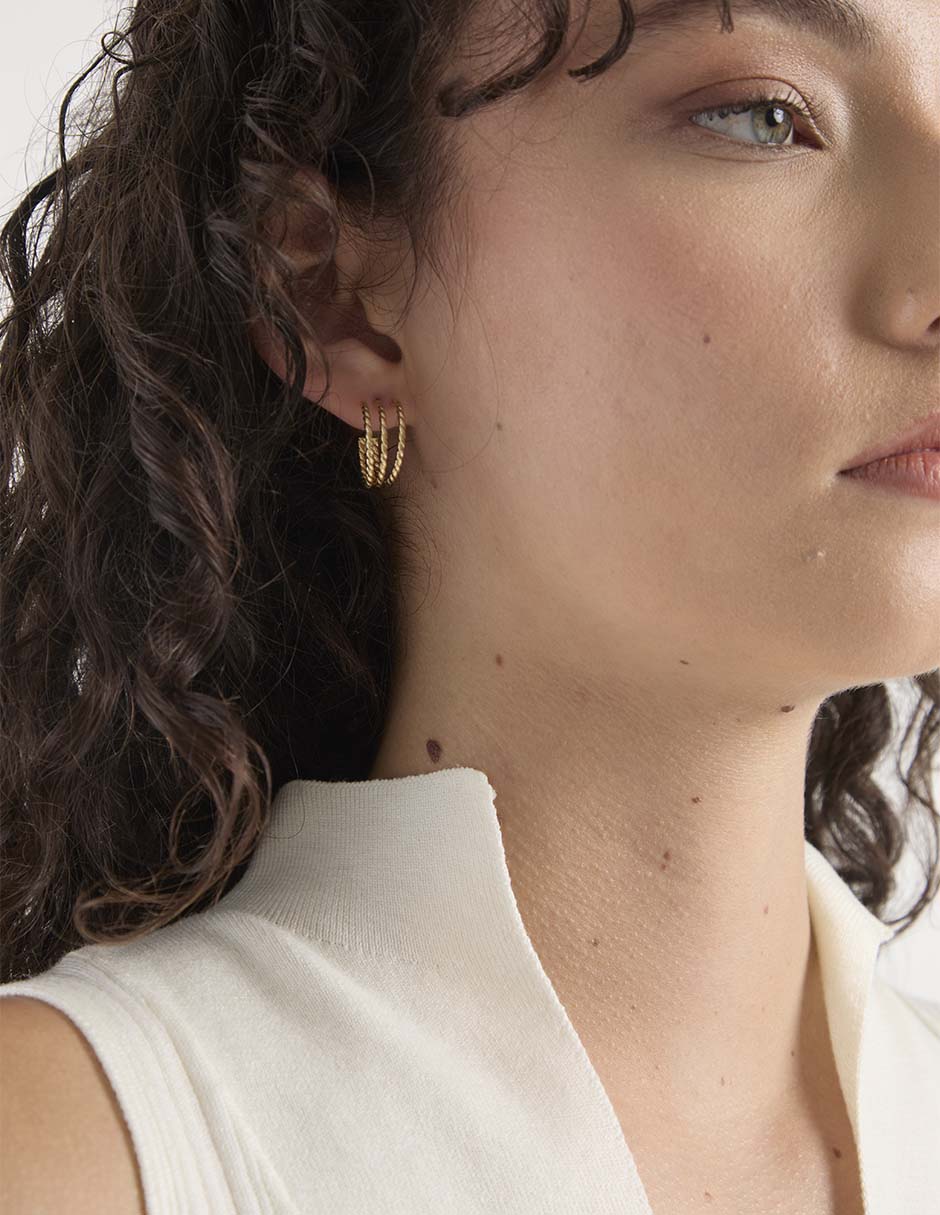 Aretes de aros de oro 14 K con acabado texturizado 4