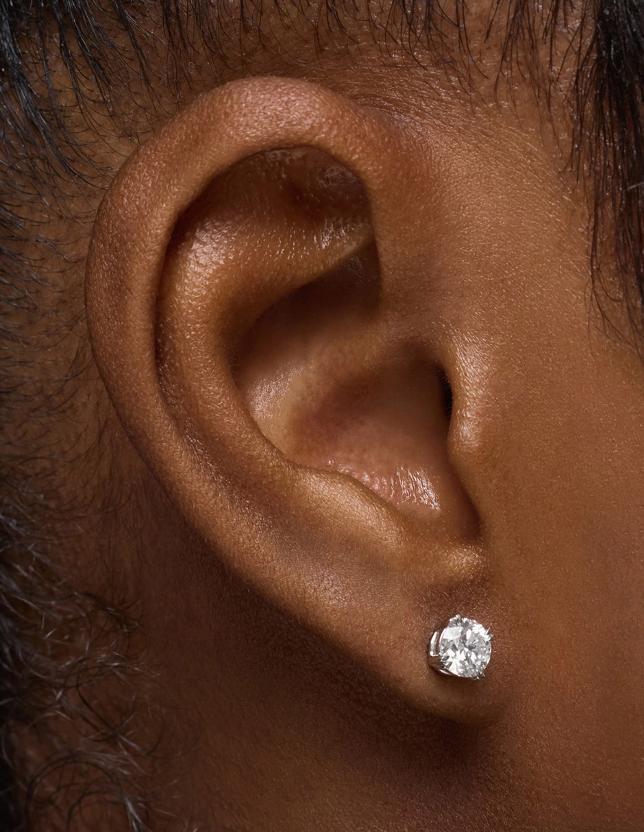 Aretes circulares Essentials Lgd con acabado brillante diamante 7