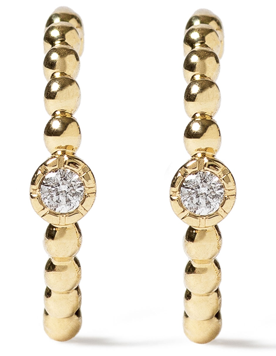 Aretes redondos de oro con acabado brillante diamante