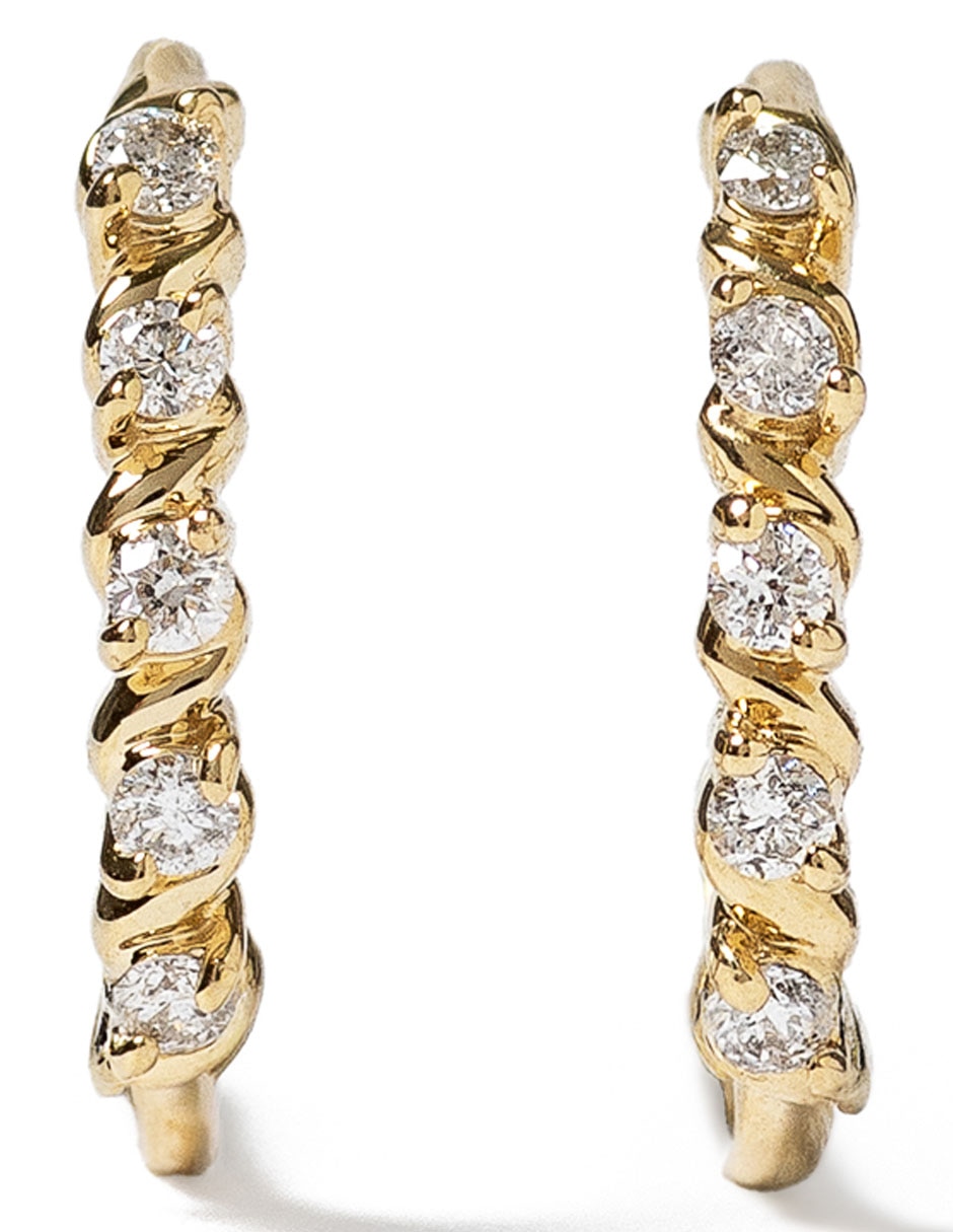 Aretes circulares de oro con acabado brillante diamante