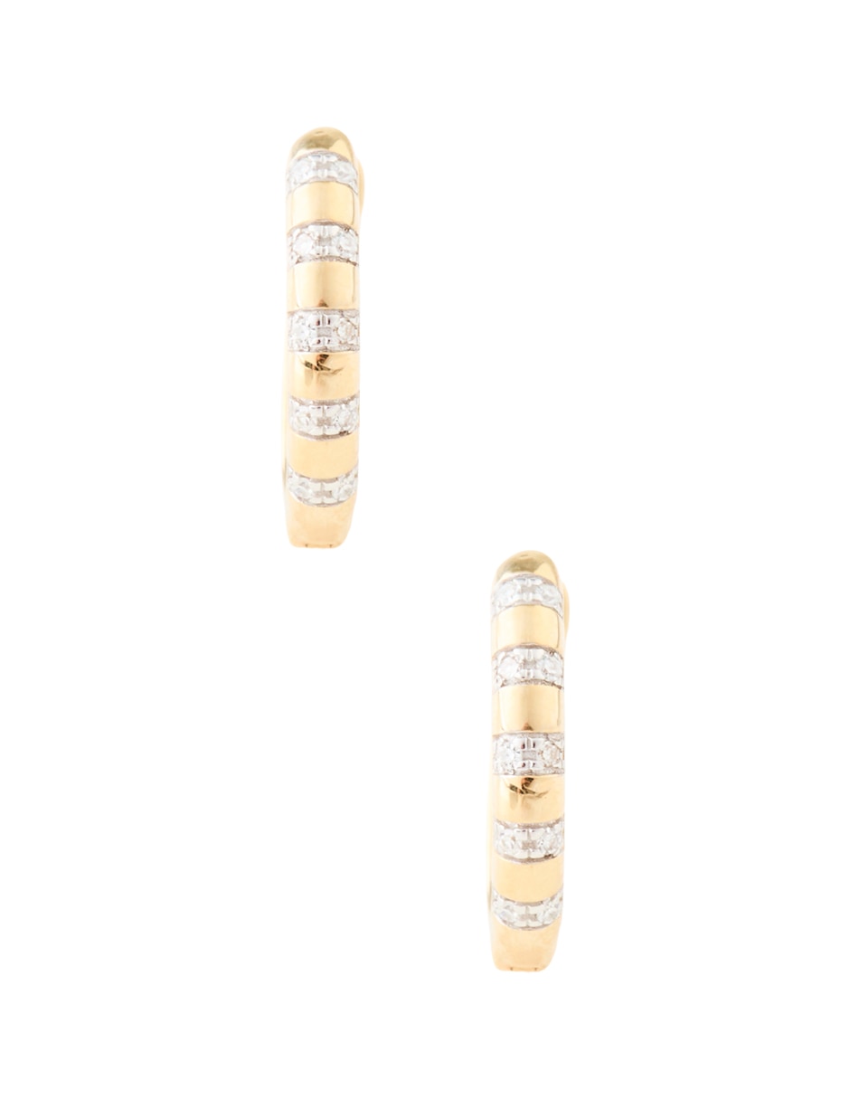 Aretes huggies de oro 14 K con acabado pavé diamante 3