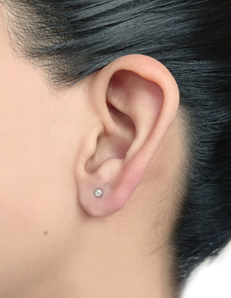 Broqueles circulares de oro blanco con acabado brillante diamante 2