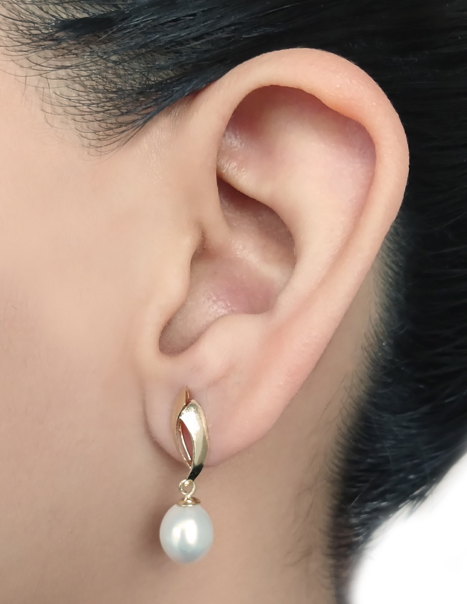 Aretes de perla de oro con acabado brillante perla 2