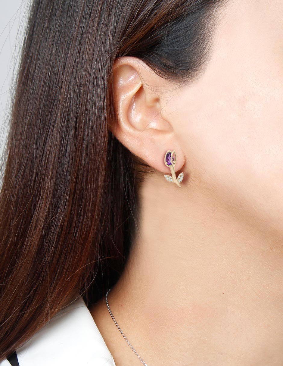 Aretes de flor de oro con acabado espejo amatista y diamante 3
