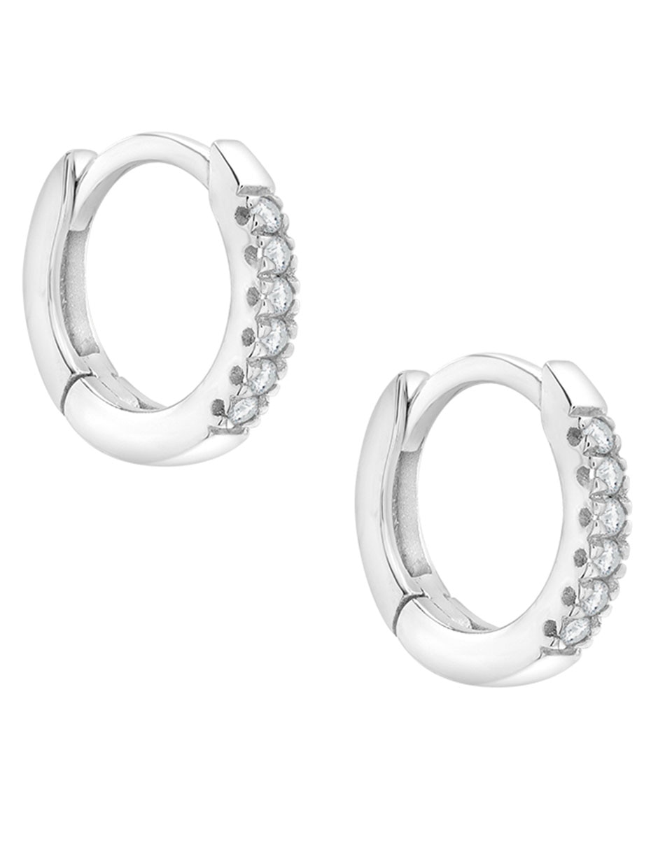 Aretes huggies de oro 14 K con acabado pavé diamante