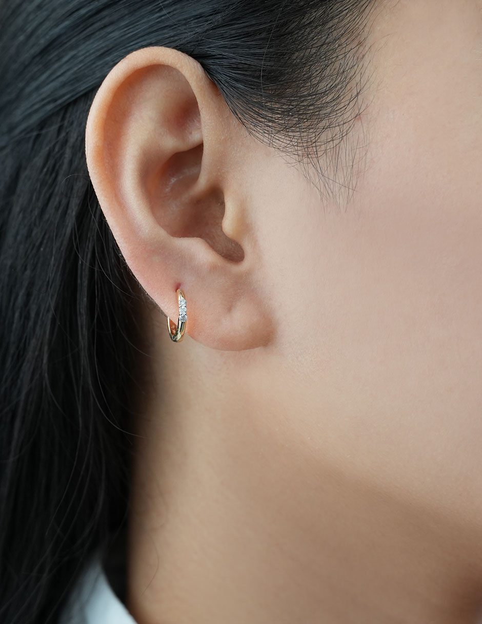 Aretes de aro de oro 14 K con acabado brillante diamante 4
