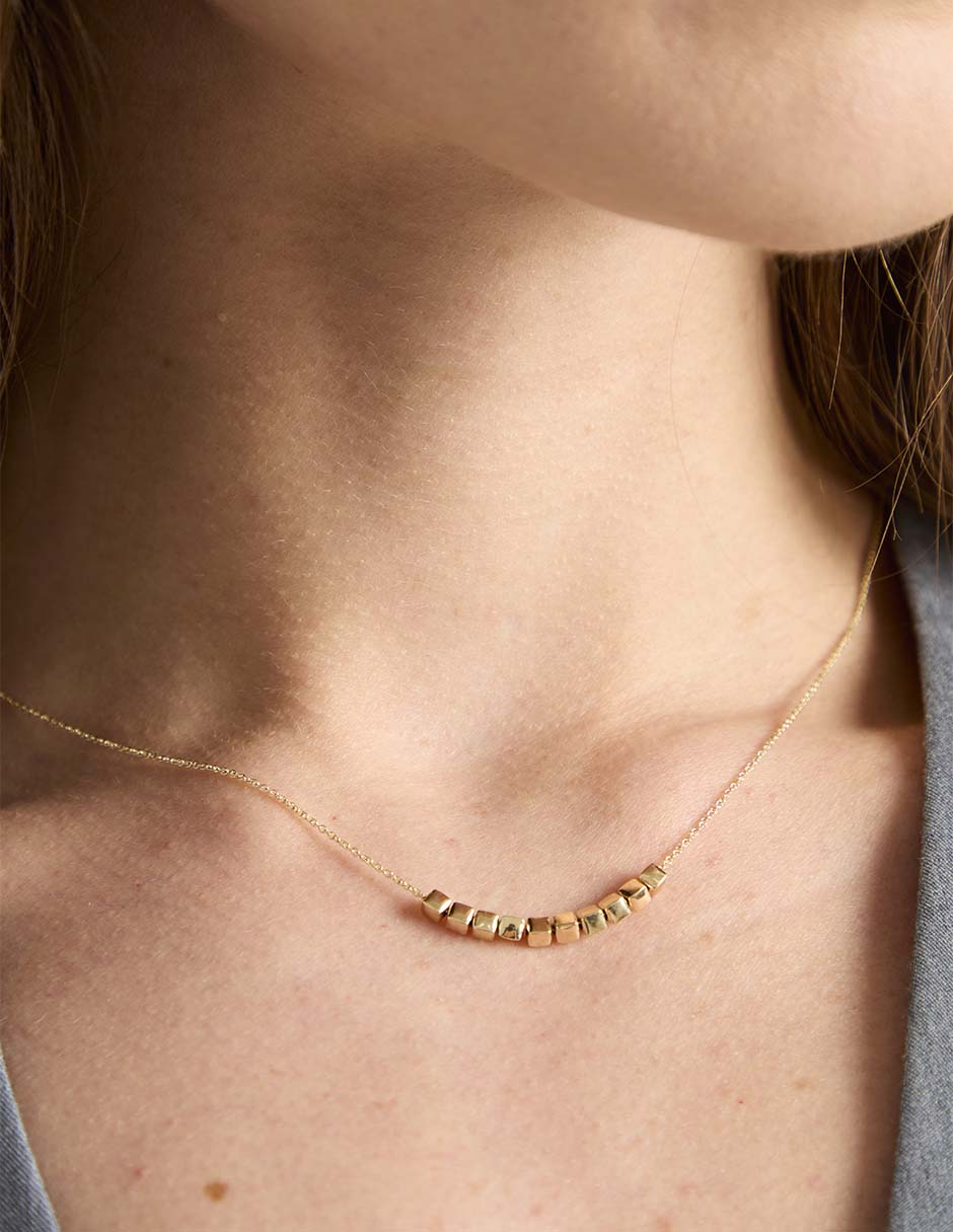 Collar de cubo de oro amarillo 14 K 4