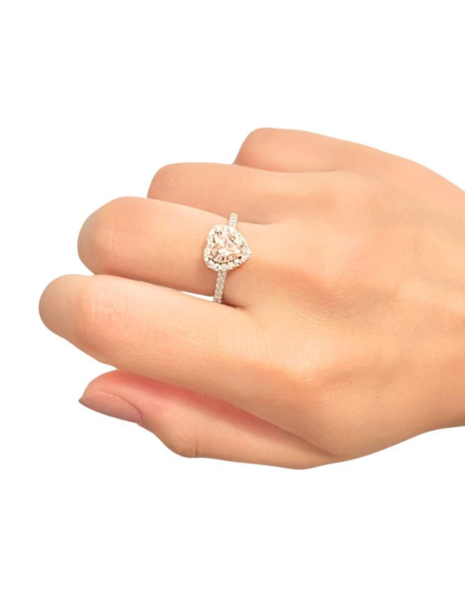 Anillo con gema de corazón de plata circonita pavé 4