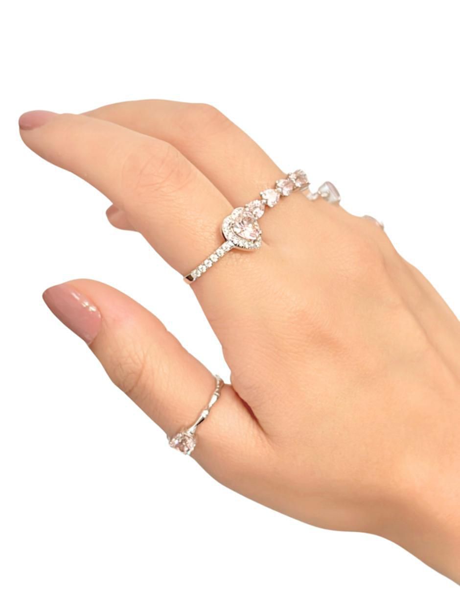 Anillo con gema de corazón de plata circonita pavé 5