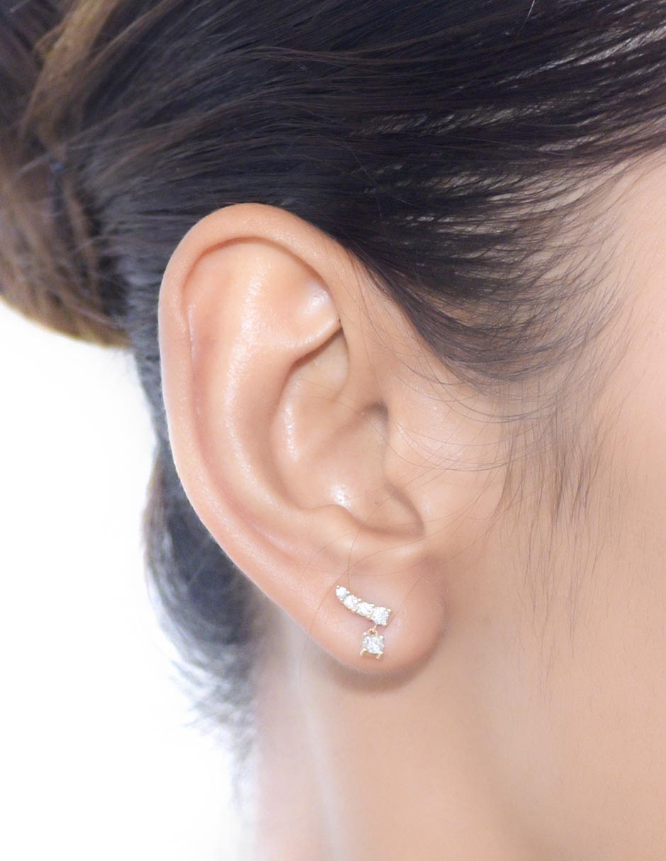 Aretes cortos de oro 14 K con acabado pavé diamante 3