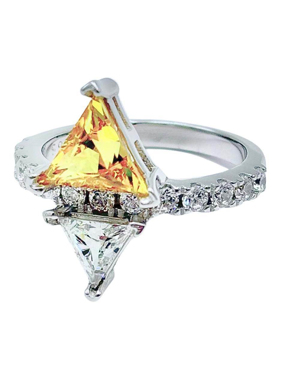 Anillo con gema de rombo brillo de plata zirconia pavé 9