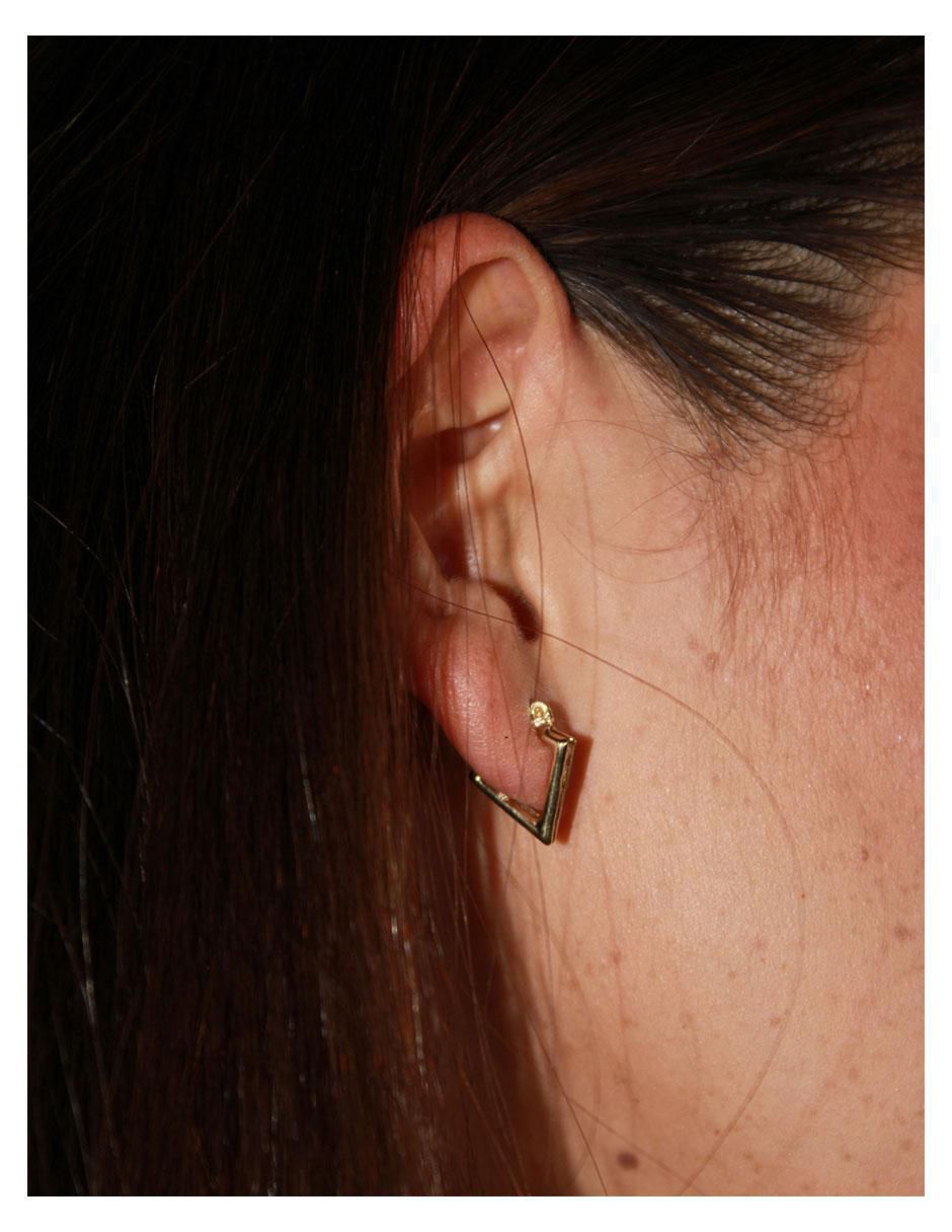 Arracadas triangulares de oro amarillo con acabado pavé zirconia 4