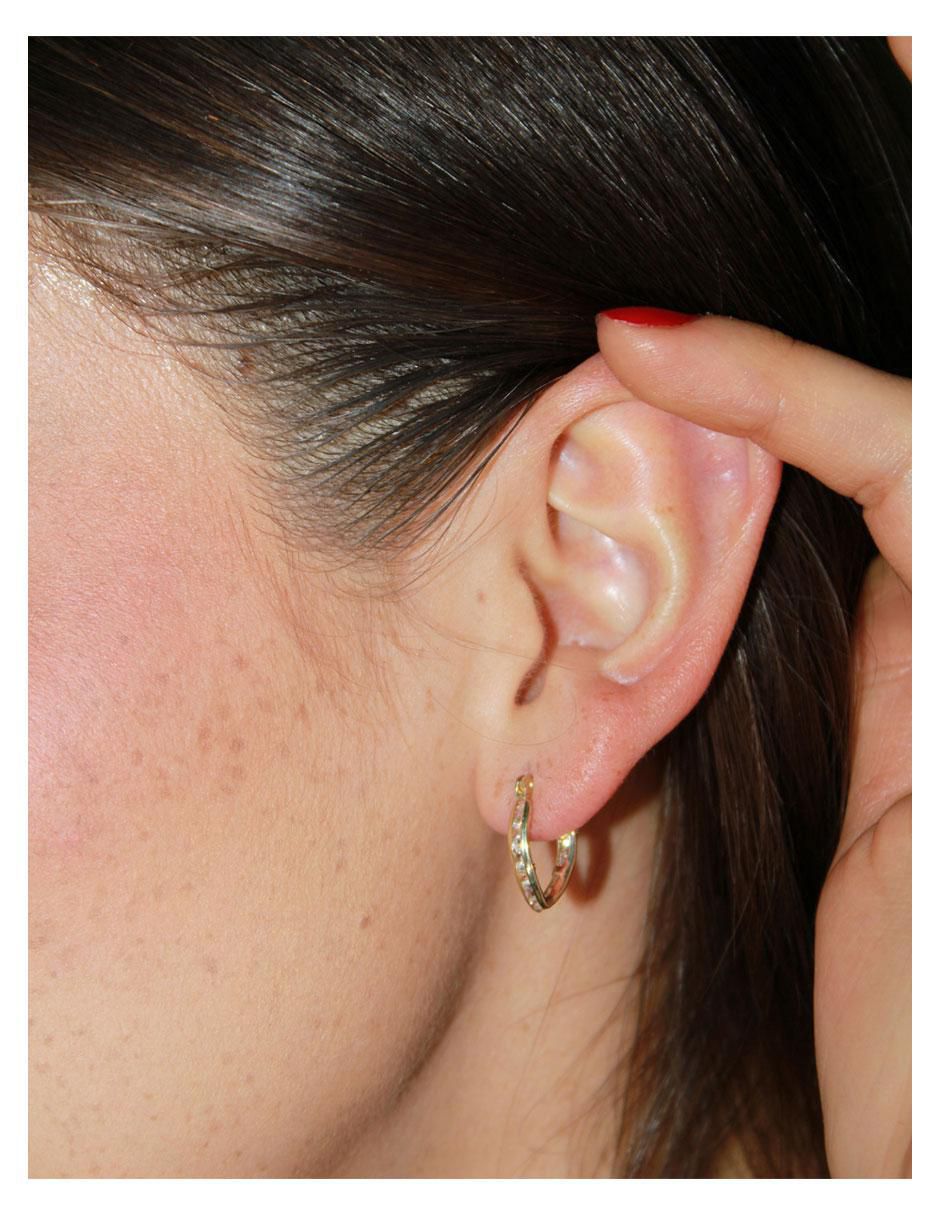 Arracadas de flecha de oro amarillo con acabado pavé zirconia 5