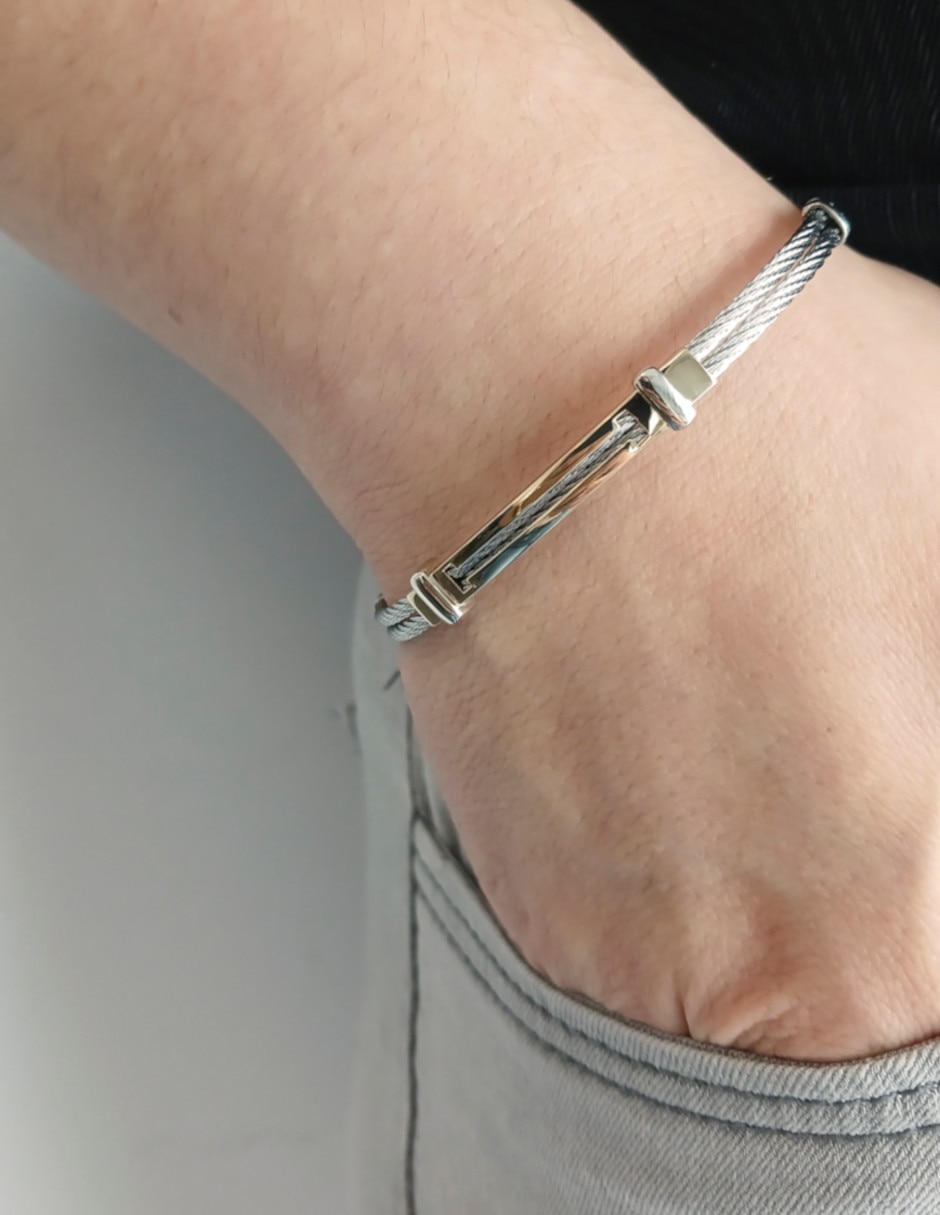 Brazalete 14 K con acabado liso 2