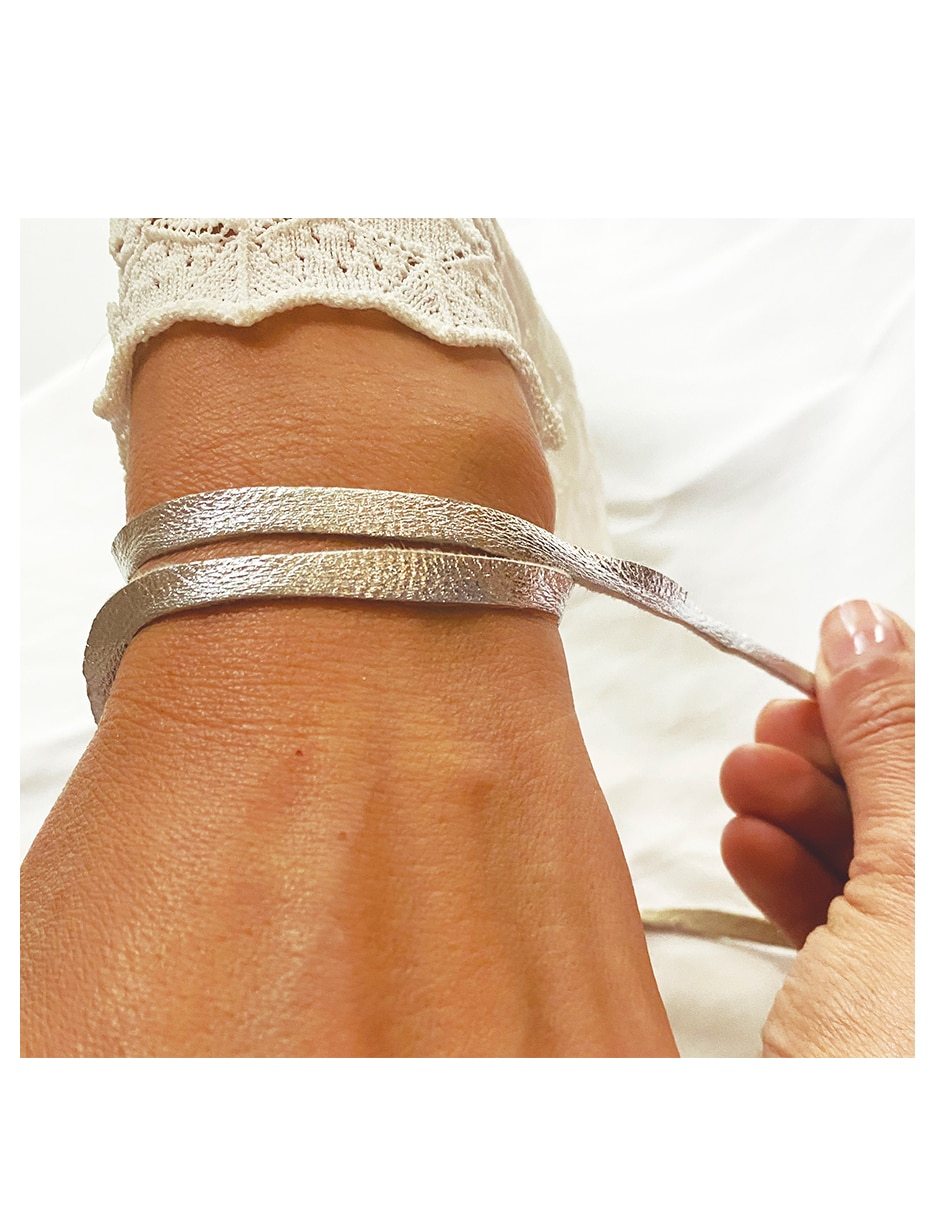 Pulsera vangania "de" cuero sin kilataje sin familia o colección "con acabado"