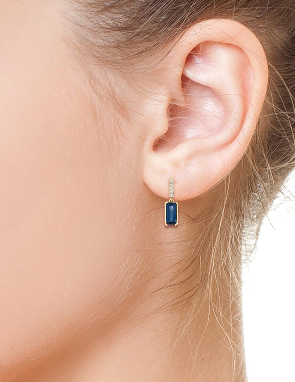 Aretes largos rectangulares de oro 14 K con acabado pavé 3