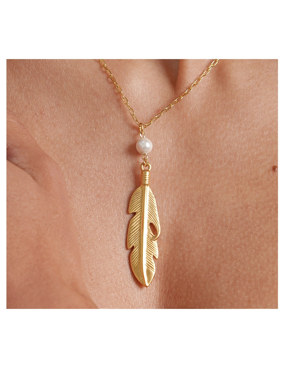 Collar con dije de pluma de baño de oro 18 K 6