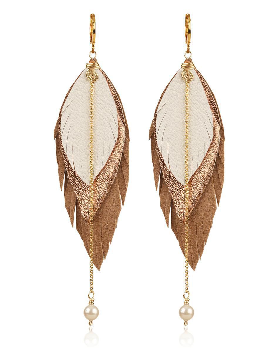 Aretes largos de pluma