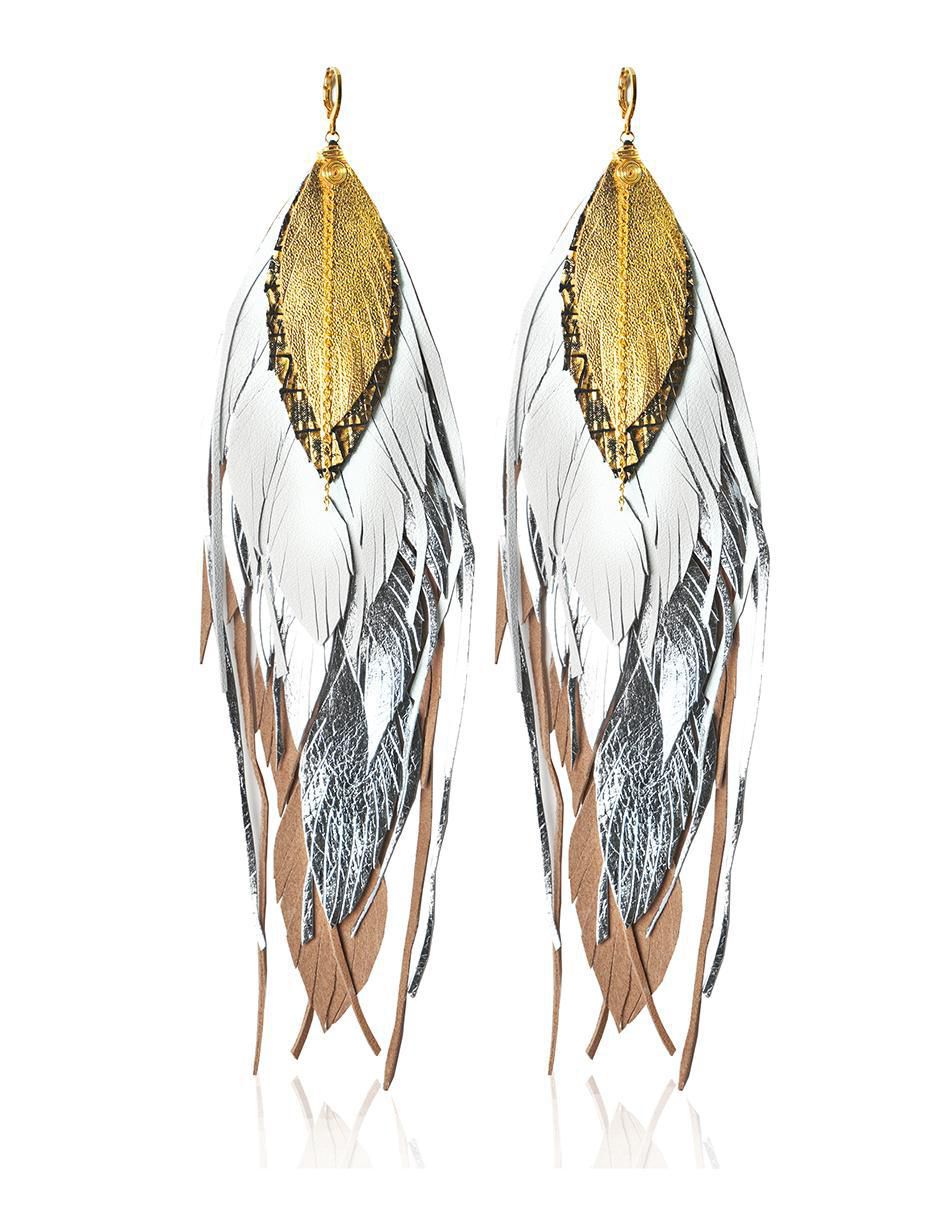 Aretes largos de pluma