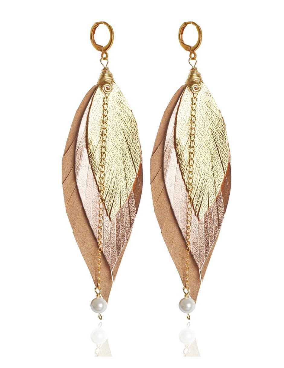 Aretes largos de pluma