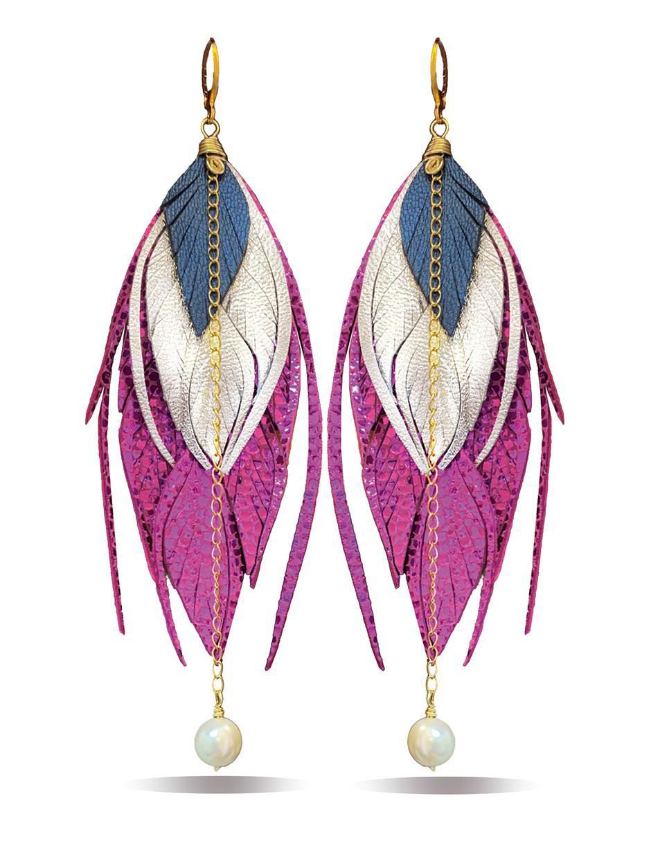 Aretes largos de pluma