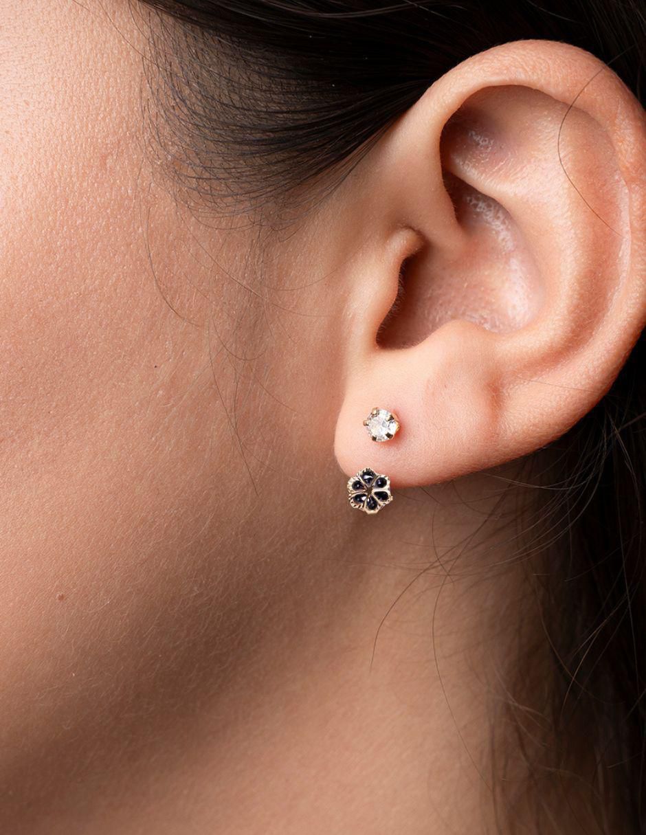 Broqueles de flor de oro 10 K con acabado pavé zirconia