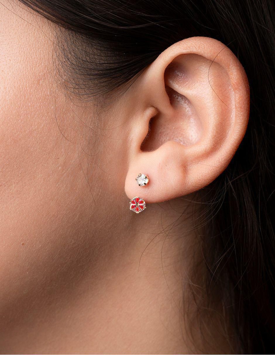 Broqueles de flor de oro 10 K con acabado pavé zirconia