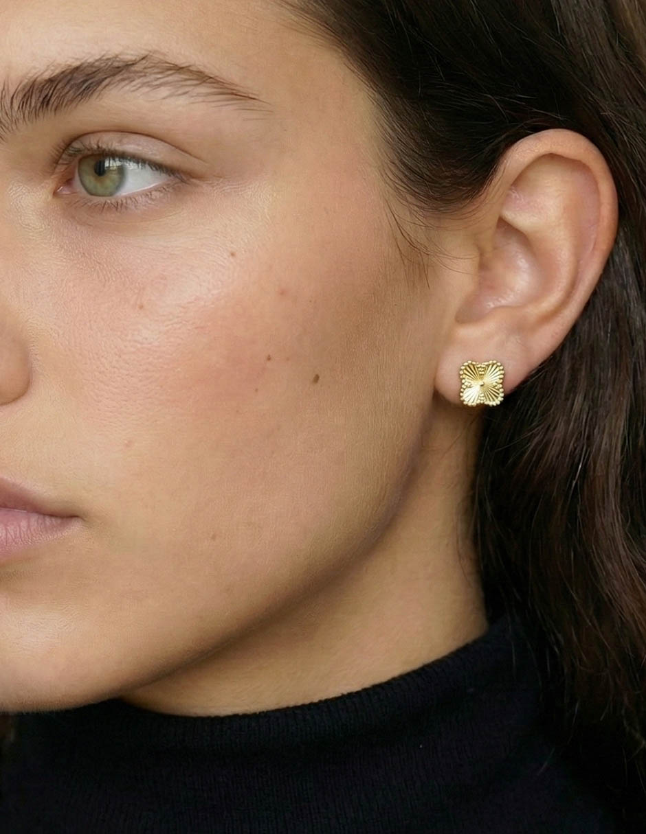 Broqueles de flor de oro 14 K con acabado brillante 4