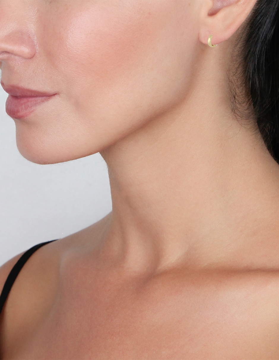 Aretes Huggies de oro amarillo 14 K con acabado pulido 2