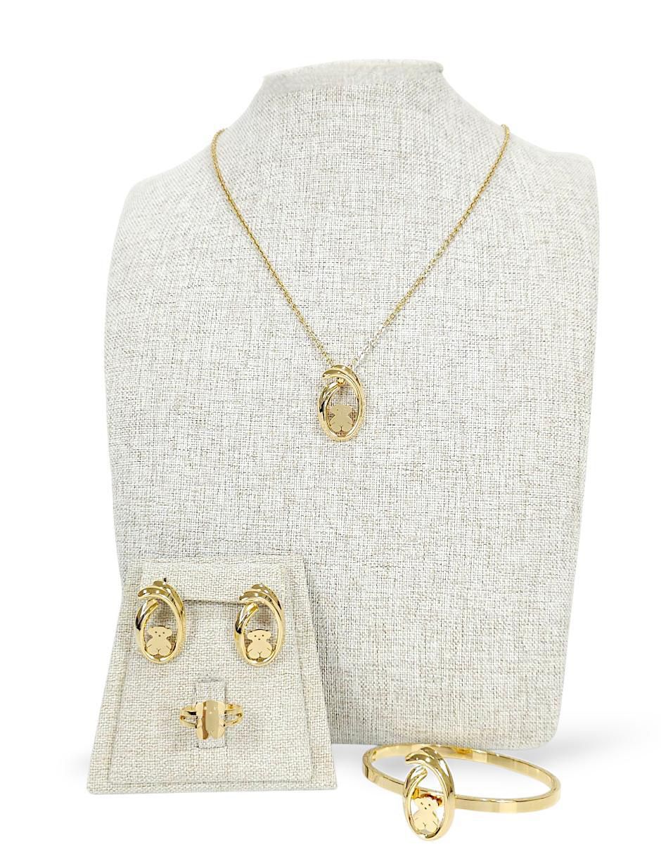 Collar, pulsera, anillo y aretes de diferentes formas 11