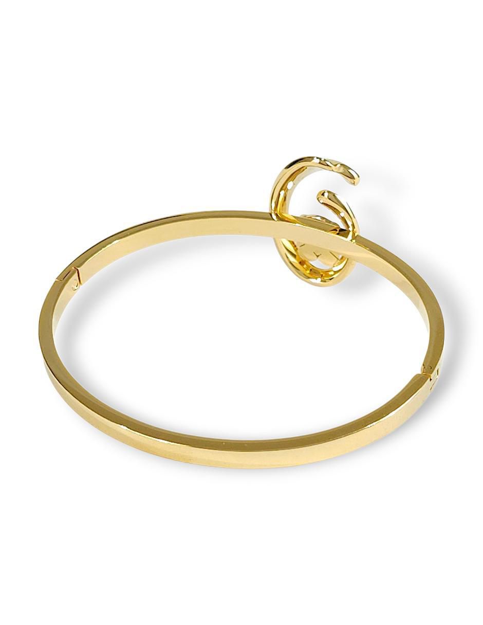 Collar, pulsera, anillo y aretes de diferentes formas 10