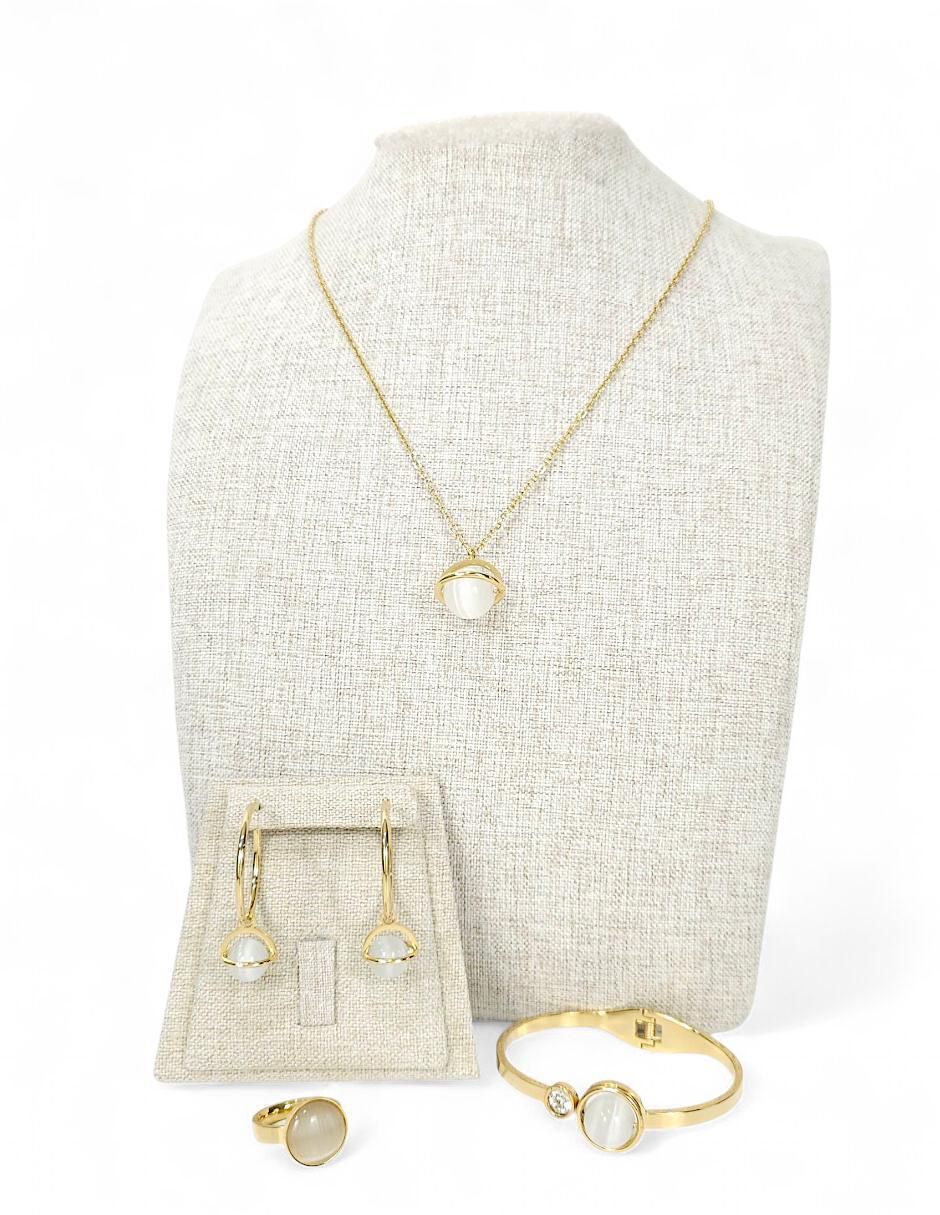Collar, pulsera, anillo y aretes 11