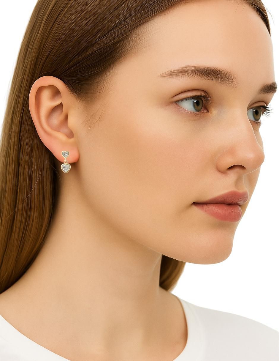 Aretes cortos de corazón de oro 10 K con acabado brillante zirconia