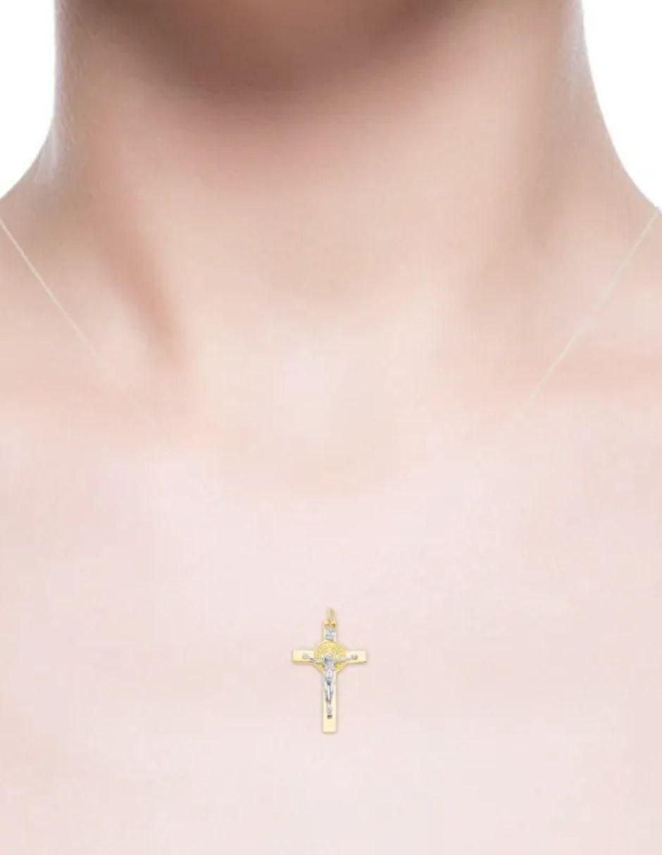 Dije de crucifijo de oro amarillo 14 K 4